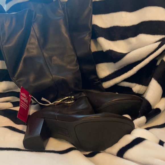 Brown chunky high heel boots Size: 9 1/2W - Picture 3 of 4